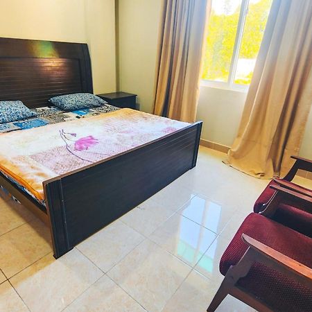 Aqua Apartment Murree Bagian luar foto