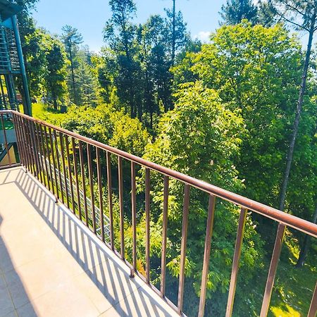 Aqua Apartment Murree Bagian luar foto