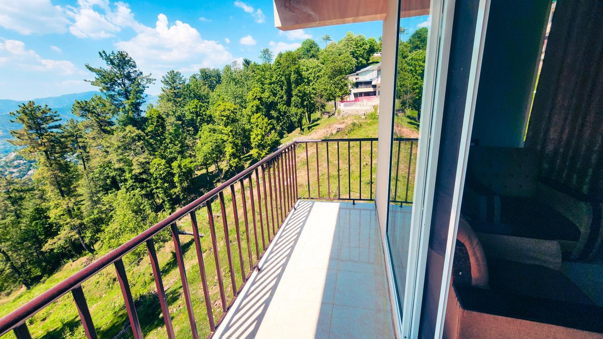 Aqua Apartment Murree Bagian luar foto