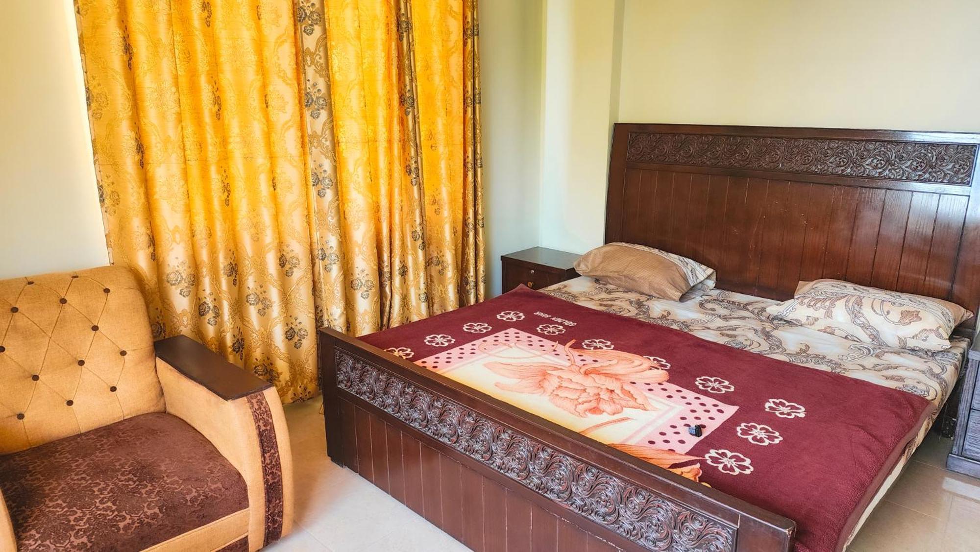 Aqua Apartment Murree Bagian luar foto
