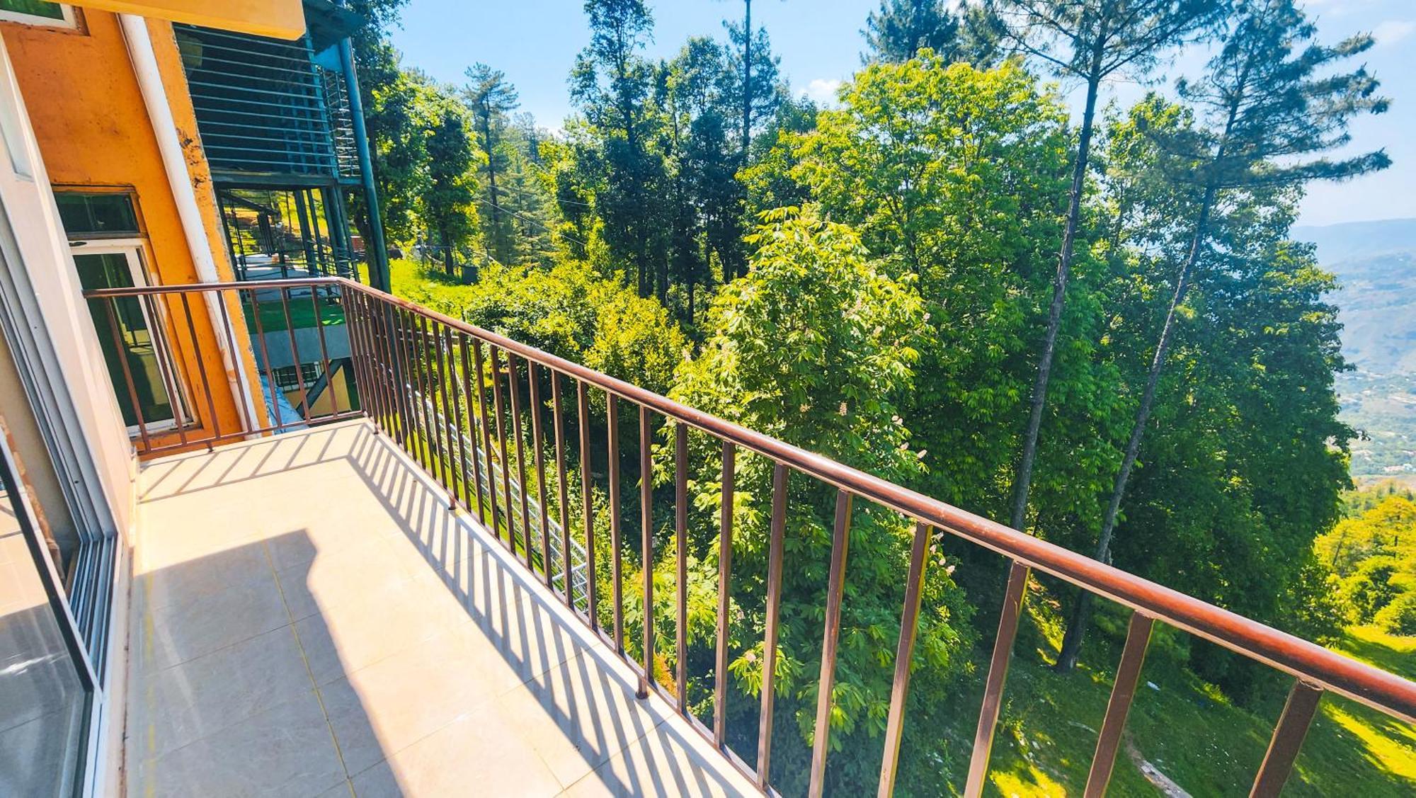 Aqua Apartment Murree Bagian luar foto